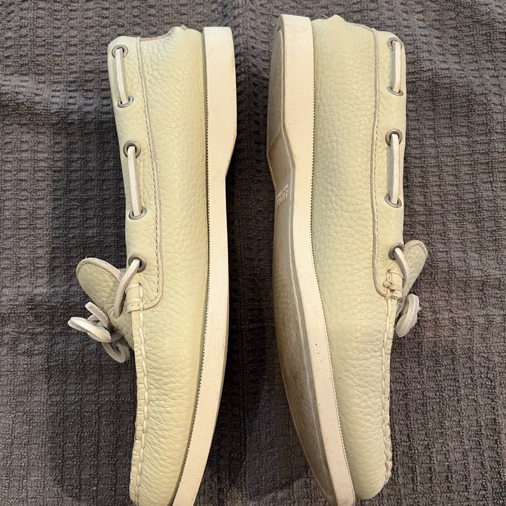 Woman’s 8.5 Authentic Sperry Original 2-Eye. Like newish. Cream/white color - Picture 2 of 7